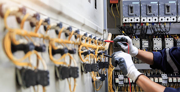 Professional Electrician technician working in Park View, IA